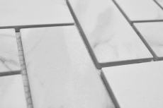 Échantillon manuel Carreau de mosaïque céramique à chevrons aspect Carrare blanc gris mat MOS24-1102_m
