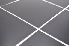 Échantillon manuel Tapis mosaïque autocollant en métal aspect carrelage noir avec joint blanc MOS200-B03_m