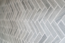 Carreau de mosaïque à chevrons Céramique aspect pierre gris Miroir de fond de douche MOS24-SO32