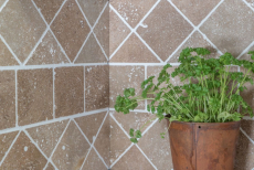 Carreau Travertin Pierre naturelle Noce noyer brun Carreau en pierre naturelle aspect antique Carreau de douche Paroi de douche Carreau de cuisine - MOSF-45-46116