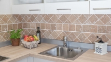 Carreau Travertin Pierre naturelle Noce noyer brun Carreau en pierre naturelle aspect antique Carreau de douche Paroi de douche Carreau de cuisine - MOSF-45-46116