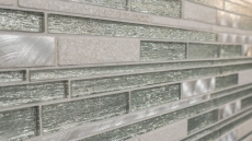 Mosaïque de verre Pierre naturelle Bâtons Carreau de mosaïque Aluminium blanc argenté clair gris Protection anti-éclaboussures Parement mural Salle de bain WC - MOS49-GV64