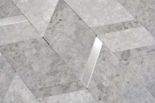 tapis mosaïque autocollant aspect flèche vinyle gris argenté anthracite carrelage cuisine