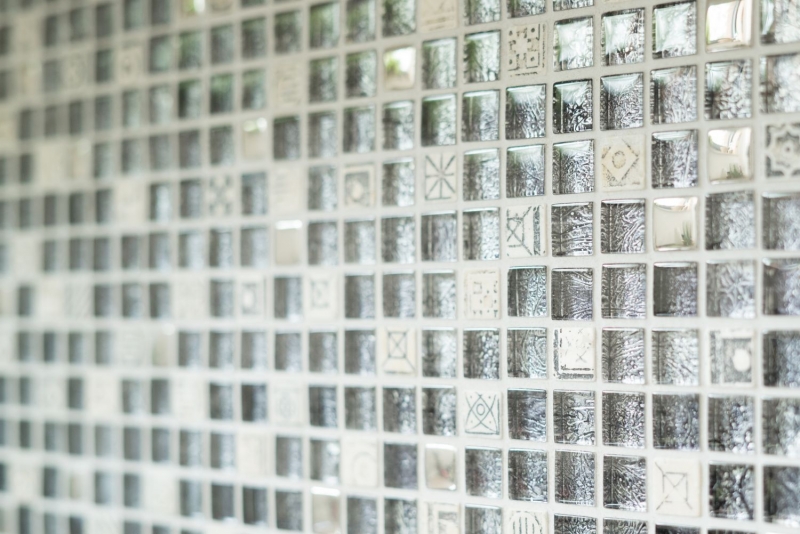 Carreau de mosaïque fond de cuisine translucide blanc argent noir Mosaïque de verre Crystal pierre blanc argent noir structure MOS92-Z02EU_f