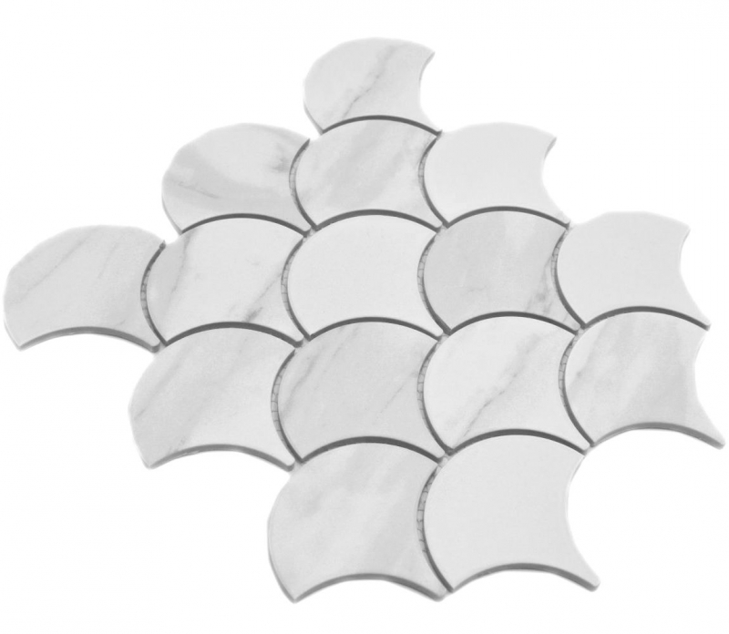 Mosaïque céramique éventail Cararra écailles de poisson blanc gris mat MOS13-FS0102