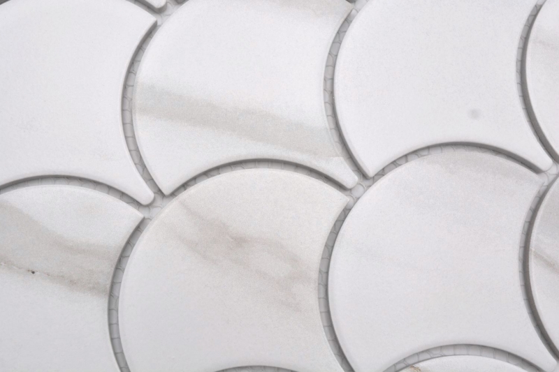 Mosaïque céramique éventail Calacatta écailles de poisson blanc gris-brun mat MOS13-FS112