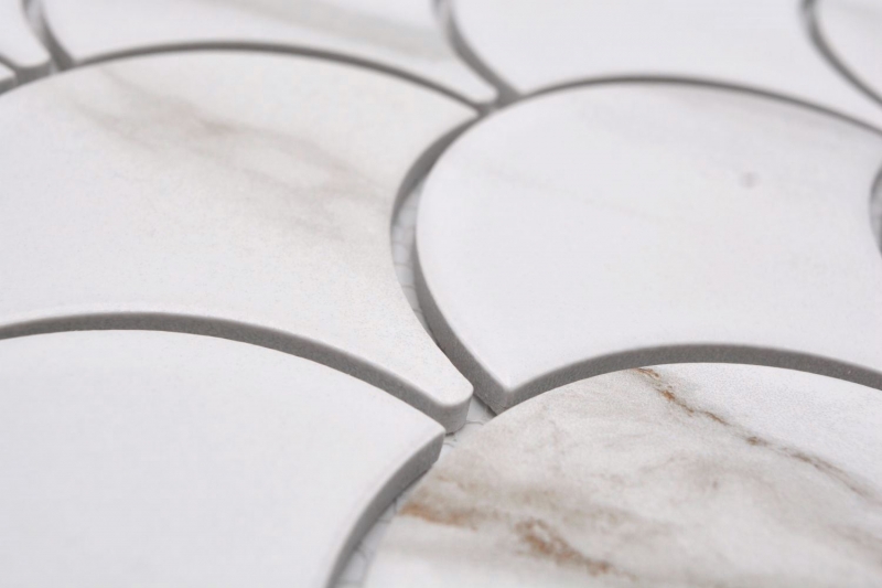 Échantillon manuel de mosaïque en céramique Écailles de poisson Calacatta blanc gris-brun mat MOS13-FS112_m