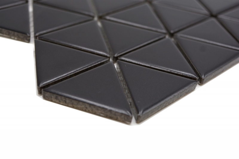 Échantillon manuel de carreaux de mosaïque céramique triangle diamant uni noir mat MOS13-t49_m