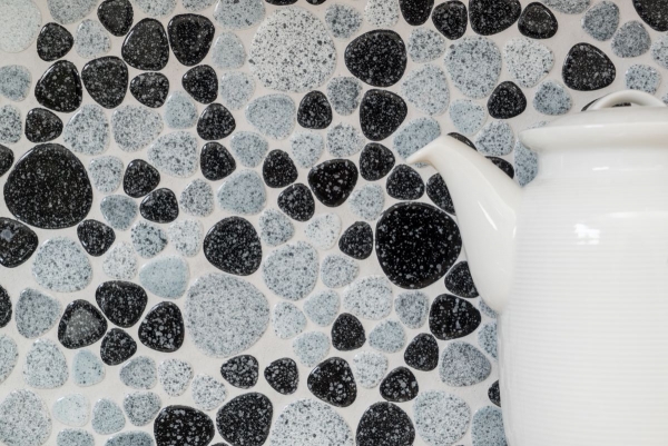 Motif main Mosaïque de galets Pebbles gris noir Spots Receveur de douche Miroir de carrelage MOS12-0103_m