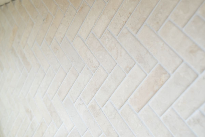 Motif main Mosaïque Carreau céramique à chevrons aspect pierre beige clair Carrelage cuisine MOS24-SO54_m