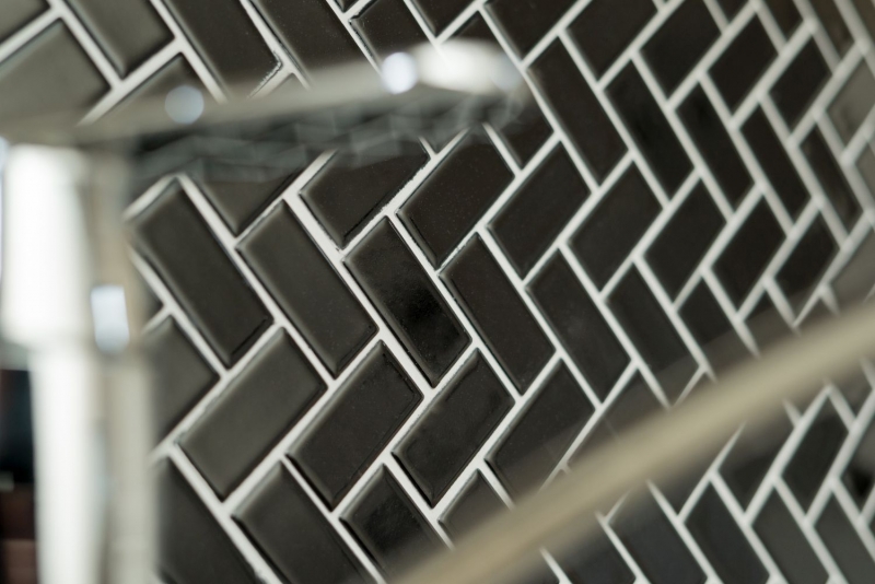 Carreau de mosaïque à chevrons Céramique noir brillant MOS24-CHB6BG