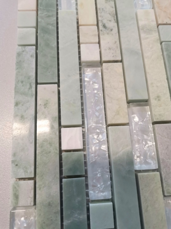 Mosaïque de verre Pierre naturelle en bâtonnets Carreaux de mosaïque blanc crème nuancé de vert avec reflets Parement mural cuisine salle de bain WC - MOS87-MV738