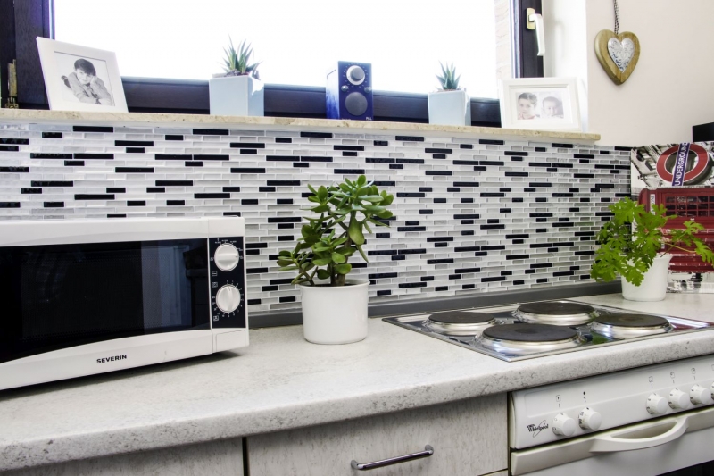 mosaïque autocollante aspect baguettes vinyle film adhésif blanc argenté anthracite carrelage cuisine