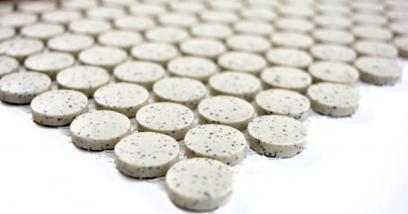 Mosaïque à boutons LOOP mosaïque ronde receveur de douche sol blanc crème spots MOS10-0103-R10_f