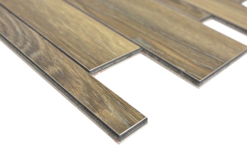panneaux muraux autocollants aspect bois brun dosseret de cuisine carrelage