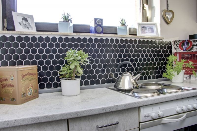 Motif main Mosaïque Céramique Hexagone noir mat Miroir de fond de douche MOS11B-0311_m