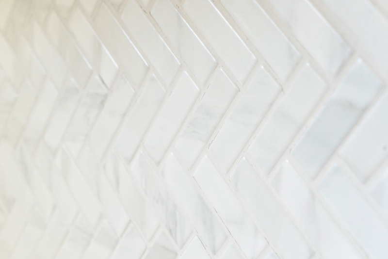 Motif manuel Carreau en mosaïque Céramique à chevrons Aspect pierre blanche Carrelage cuisine MOS24-SO10_m
