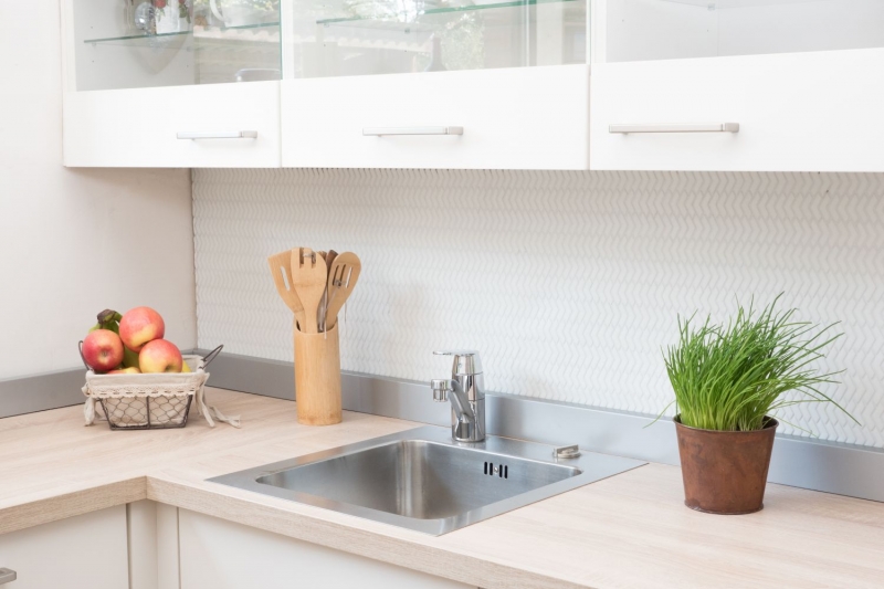 Échantillon manuel de mosaïque ECO Recycling GLAS chevron blanc mat MOS140-HB37W_m