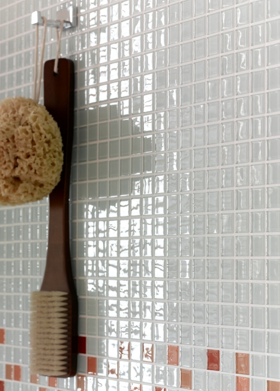 Motif manuel Carreau de mosaïque translucide blanc avec nuance de vert Mosaïque de verre Crystal BAD WC MOS60-0102_m