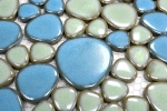 Motif main Mosaïque de galets Pebbles Céramique vert turquoise bleu clair Douche Carrelage MOS12-0401_m